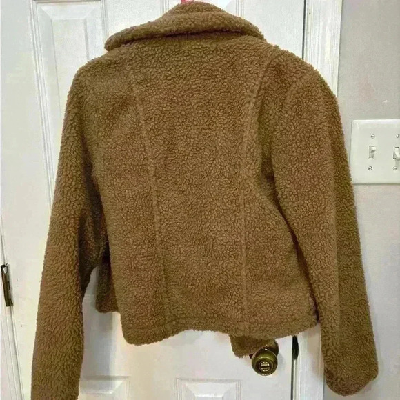 American Threads Tan Teddy Cropped Style Jacket Size S - EUC - worn once - Picture 2 of 3